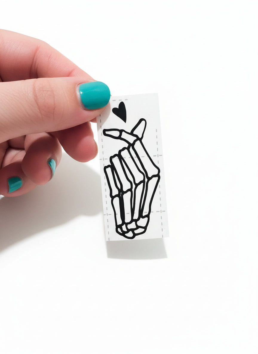 Skull hand With heart (Decal)